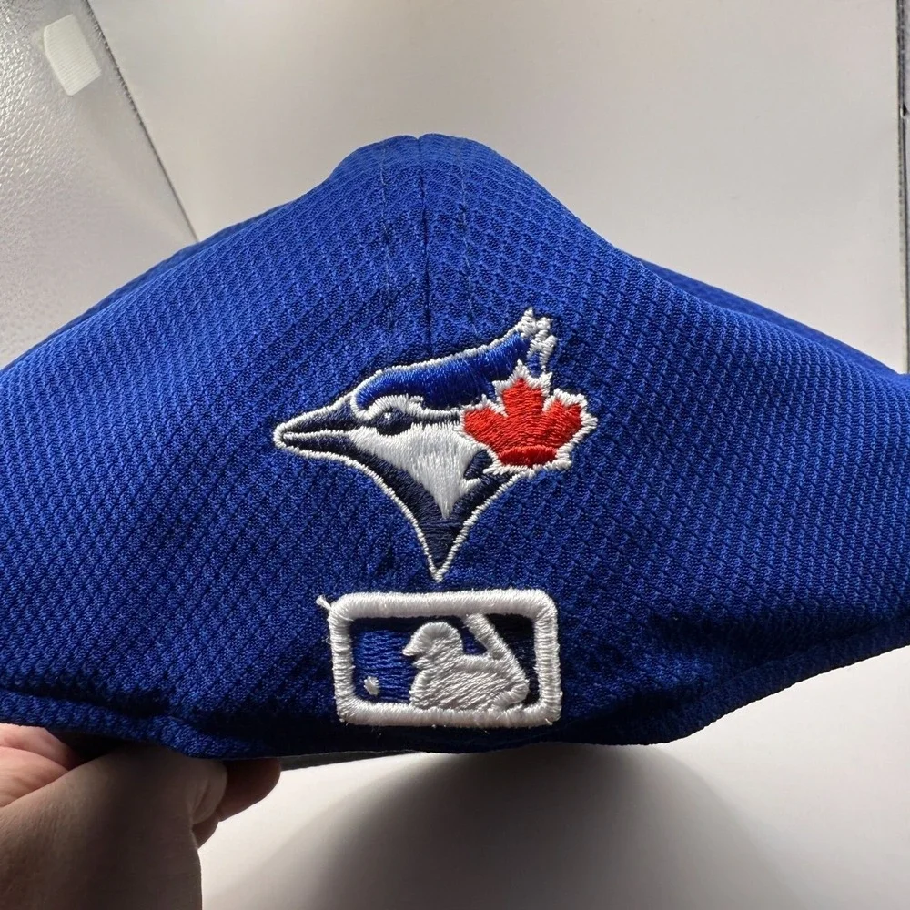 New Era 59Fifty Toronto Blue Jays Canada Maple Leaf‎ Blue Fitted Hat 6 7/8